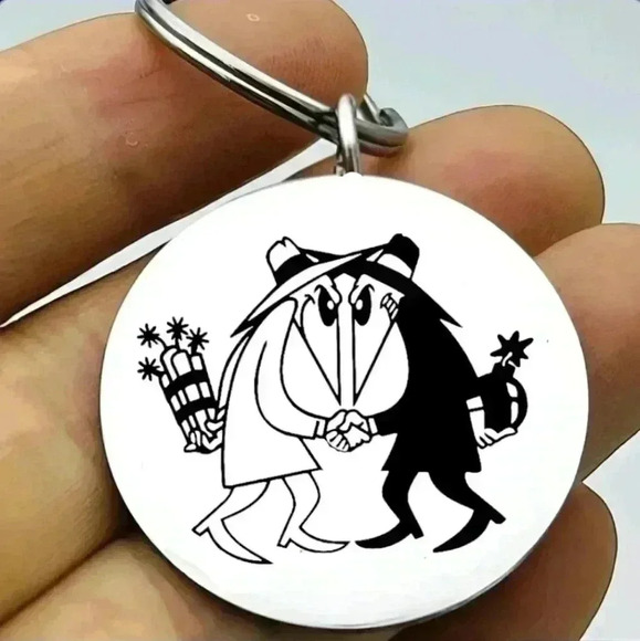 Accessories - Spy vs spy hot funny art keychain